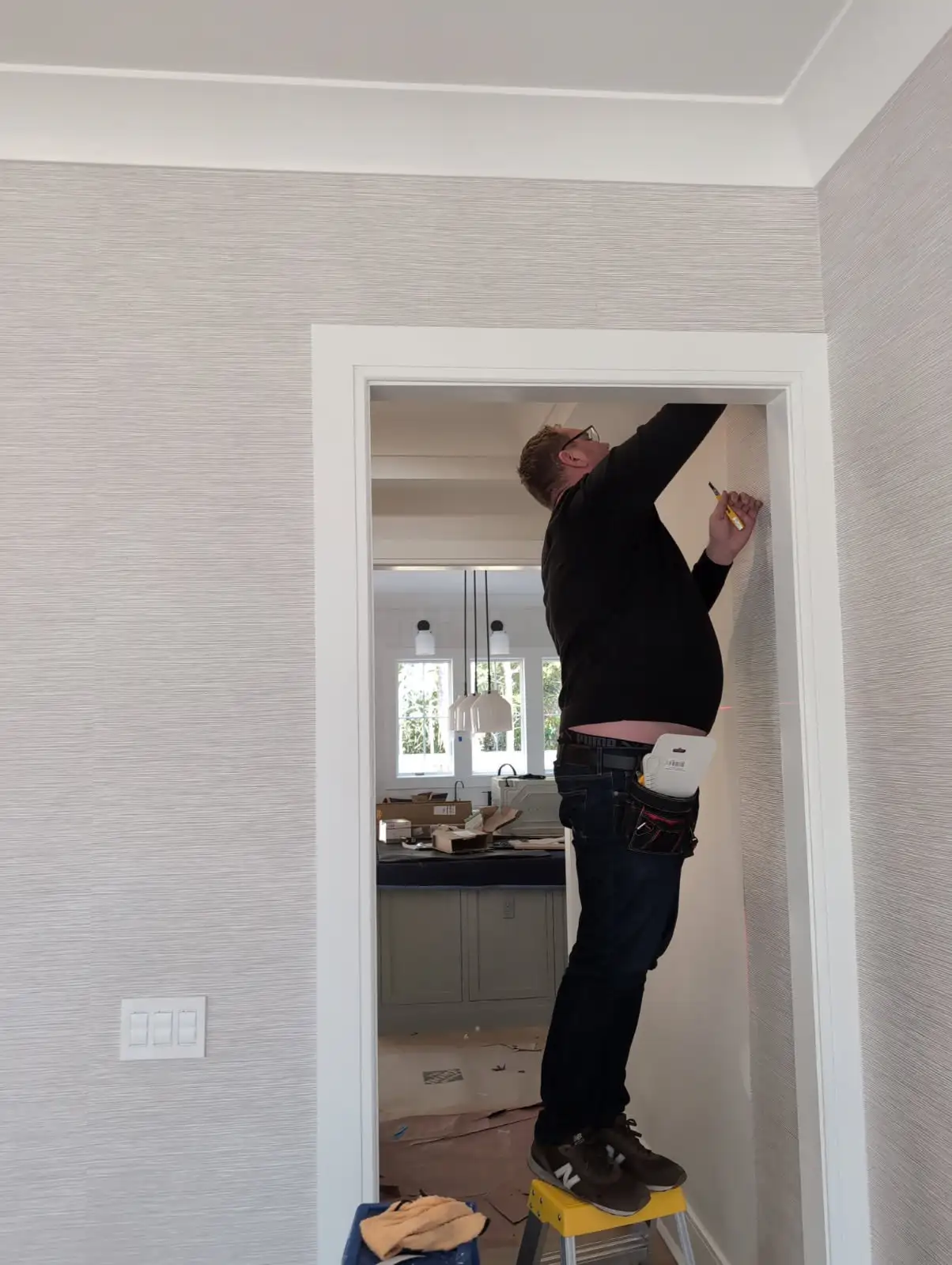 Professional wallpaper installer